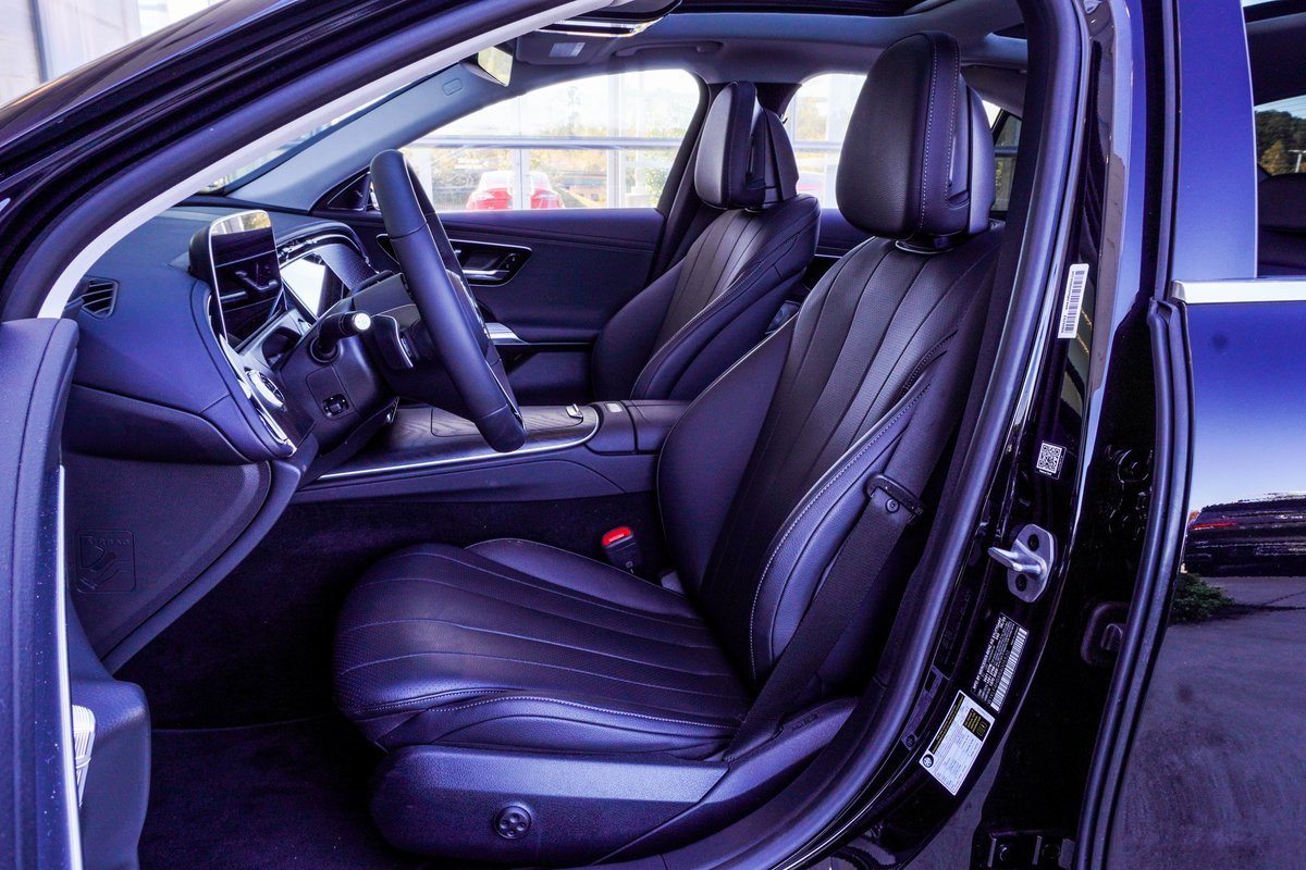 Used 2024 Mercedes-Benz E 350 4MATIC Sedan image 23