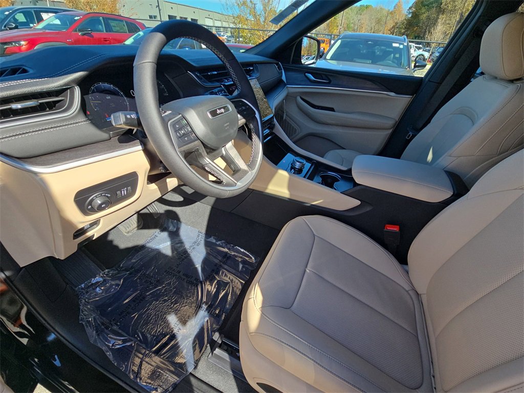 New 2025 Jeep Grand Cherokee Limited w/ Luxury Tech Group II image 17