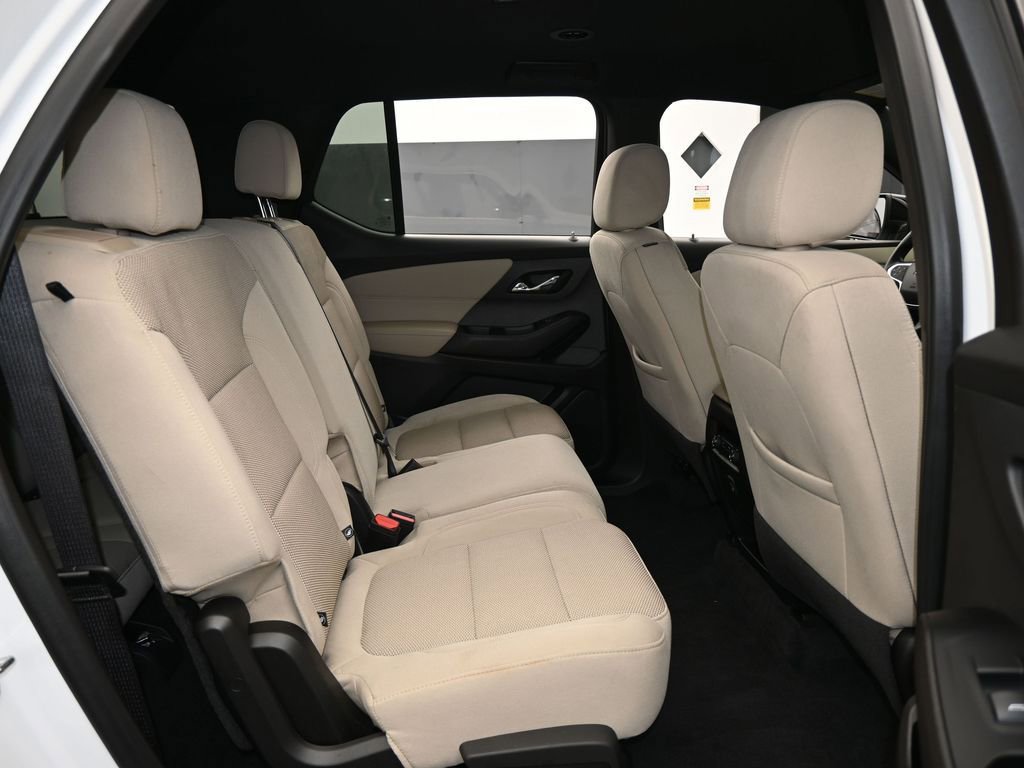 Used 2022 Chevrolet Traverse LS image 36