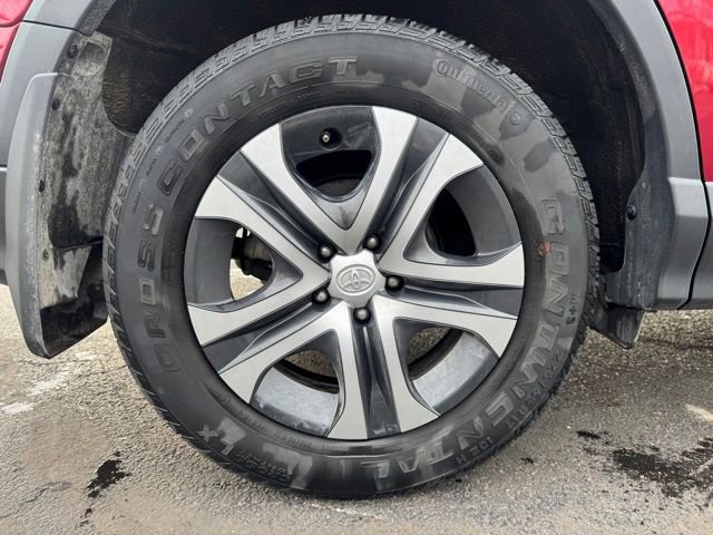 Used 2018 Toyota RAV4 LE image 17