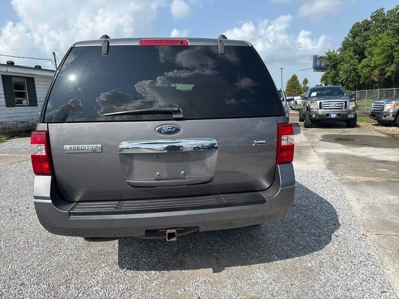 Used 2010 Ford Expedition XLT RWD image 3
