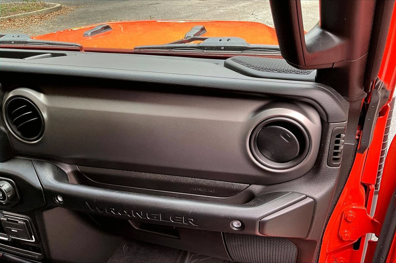 Used 2023 Jeep Wrangler Sport AWD/4WD image 19
