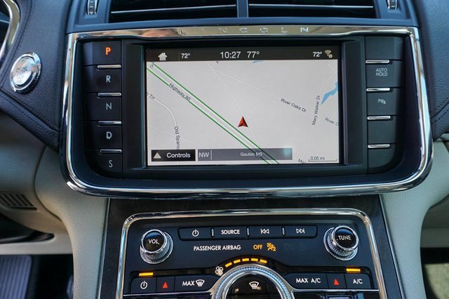 Used 2019 Lincoln Continental Select image 14