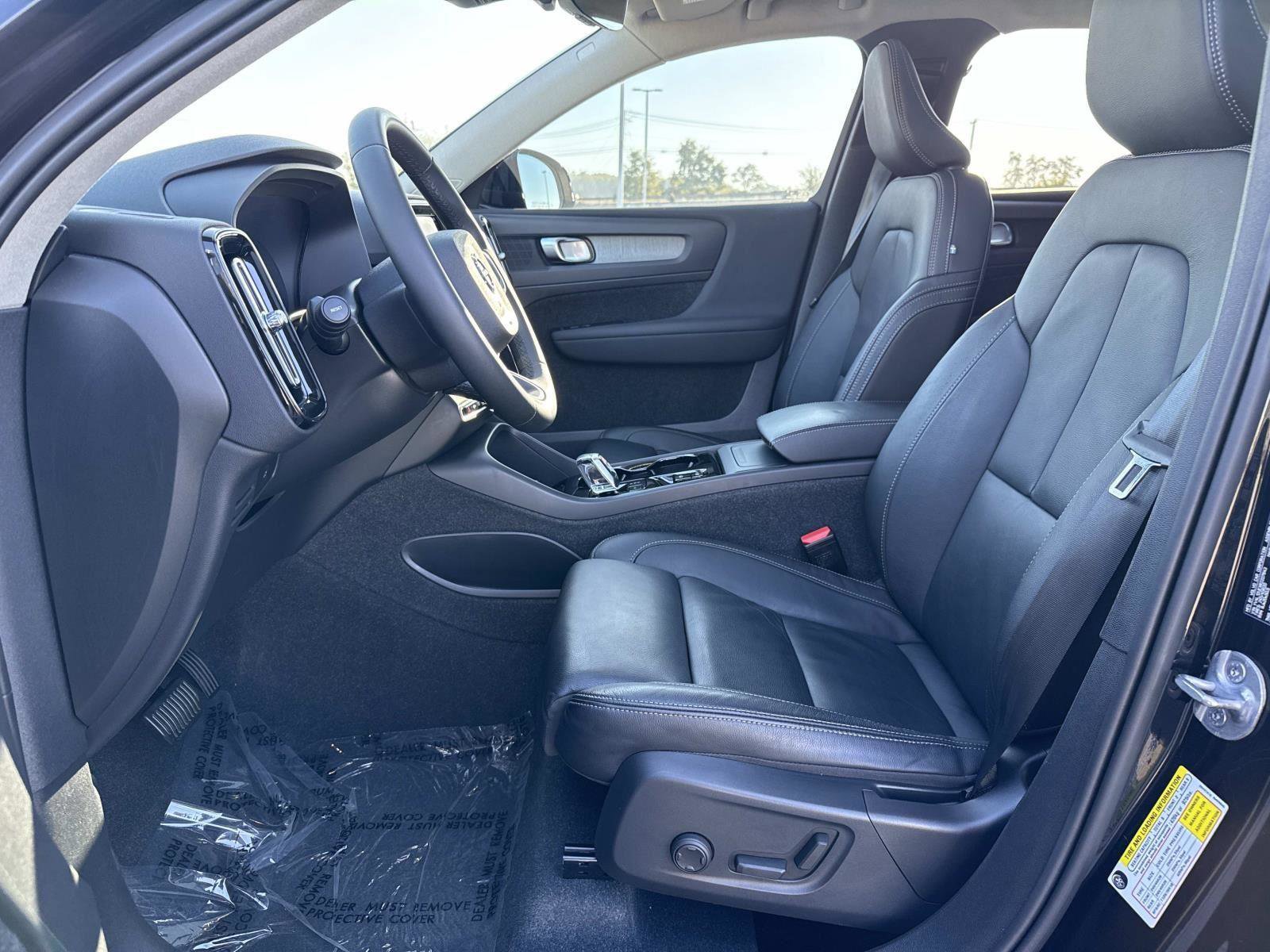 Used 2024 Volvo XC40 B5 Plus w/ Protection Package Premier image 23