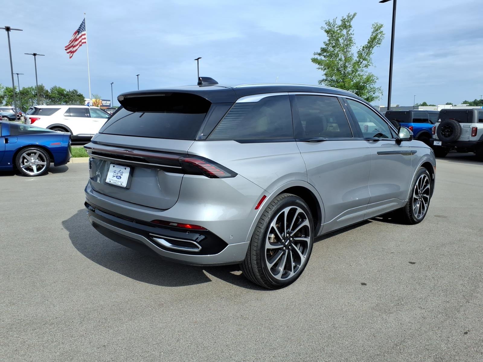 Used 2024 Lincoln Nautilus Black Label AWD/4WD image 3