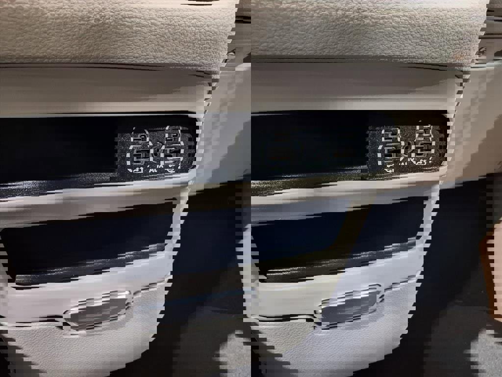 Used 2021 Chrysler Pacifica Touring-L w/ Premium & Safety Sphere Group image 11