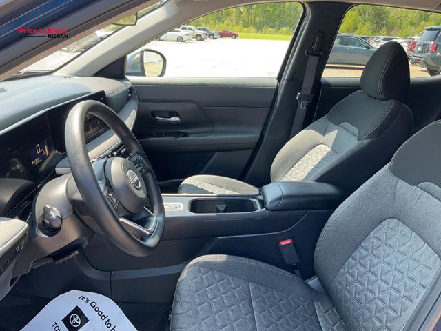 Used 2025 Nissan Kicks SV image 27