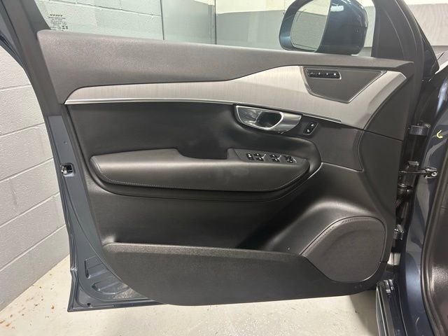 Used 2025 Volvo XC90 B5 Core image 7