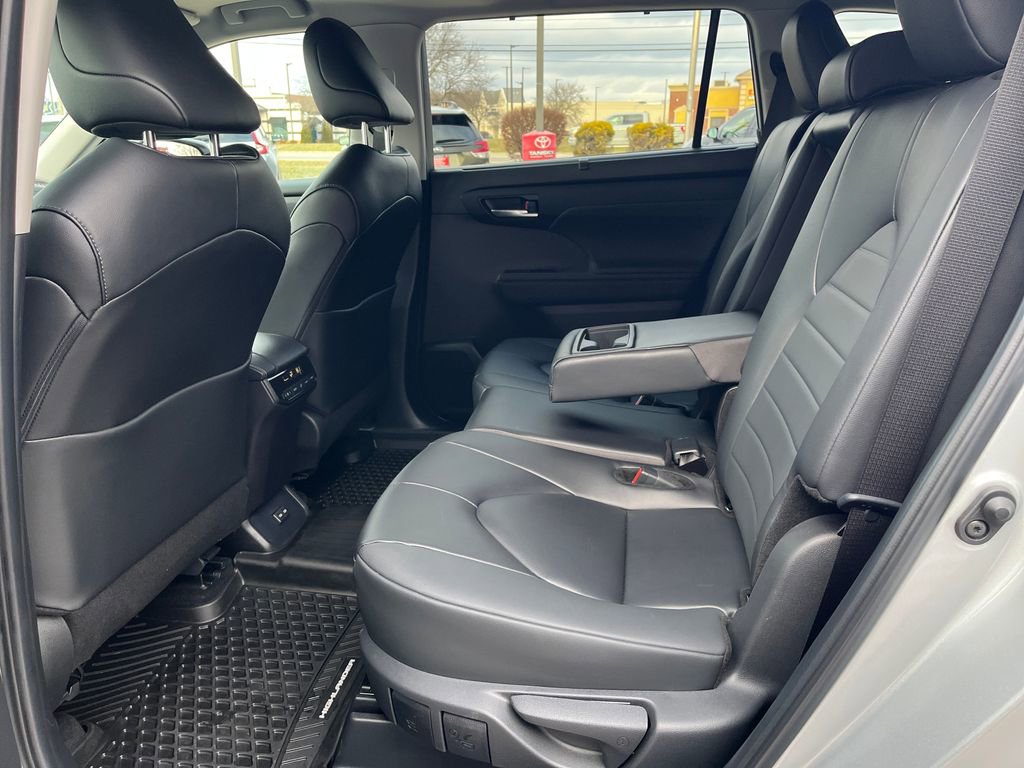 Used 2024 Toyota Highlander XLE image 24