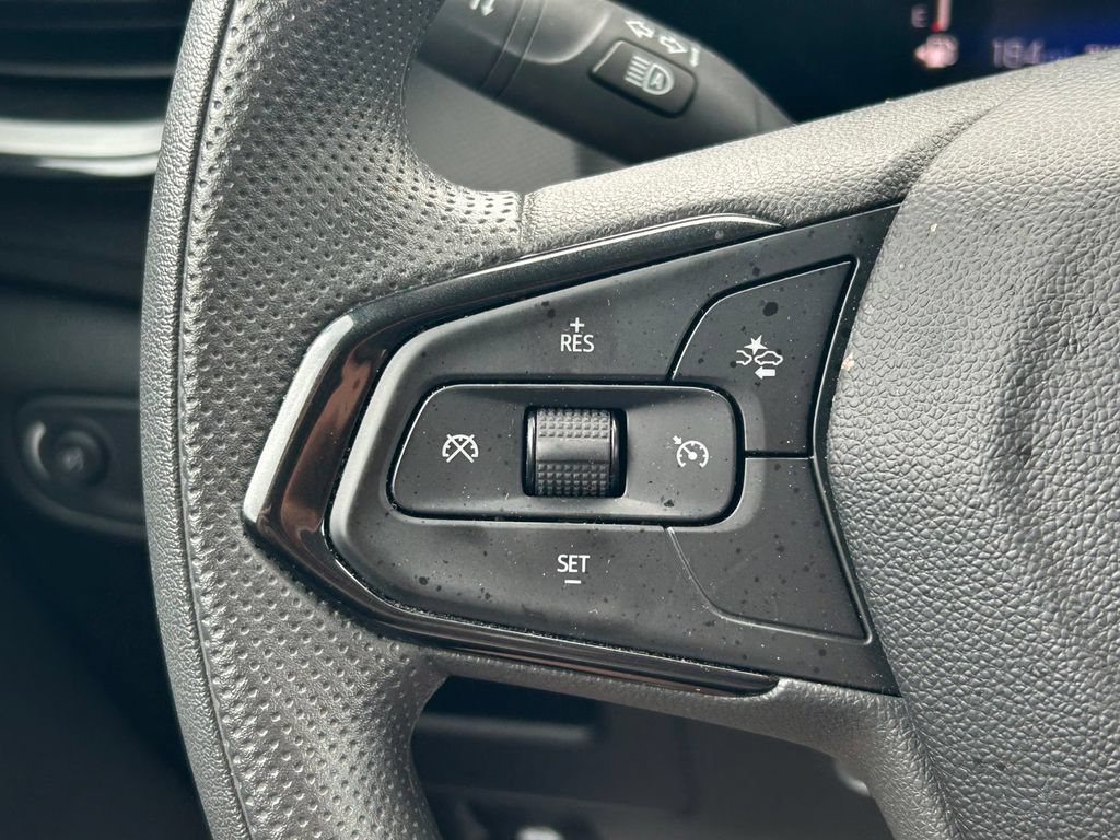 Used 2025 Chevrolet TrailBlazer LT AWD/4WD image 32