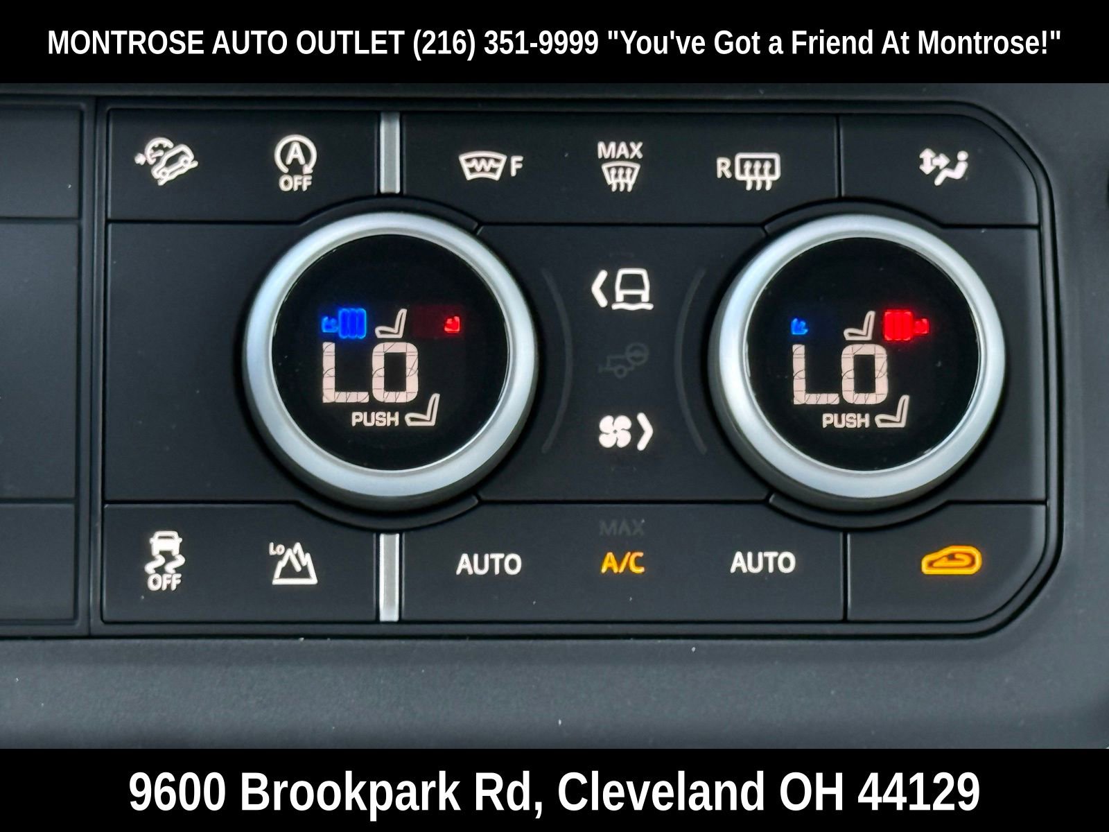 New 2026 Land Rover Defender 110 X-Dynamic SE image 26