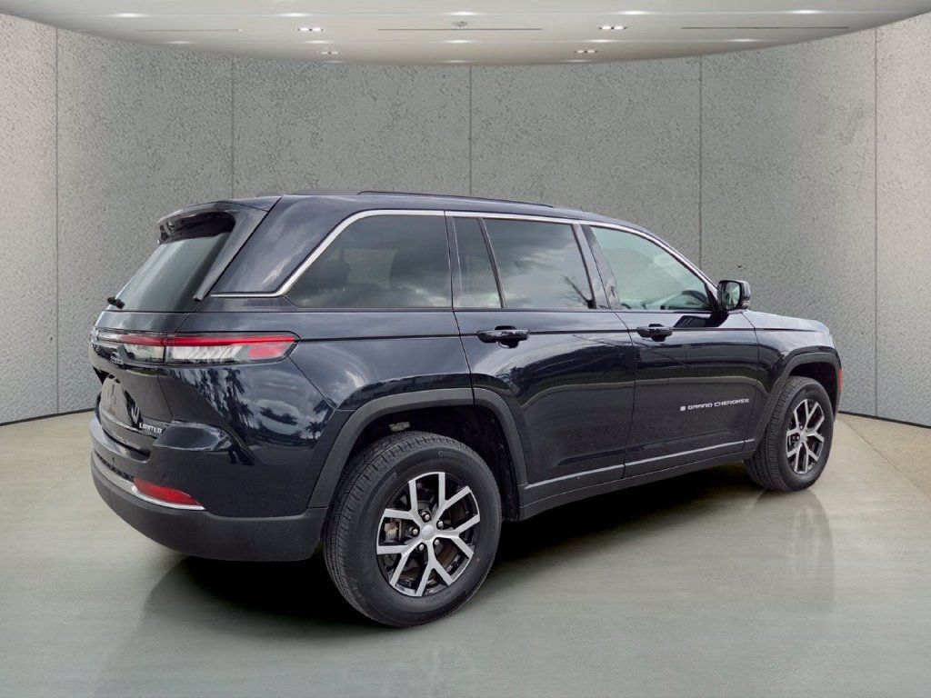 Used 2024 Jeep Grand Cherokee Limited AWD/4WD image 4