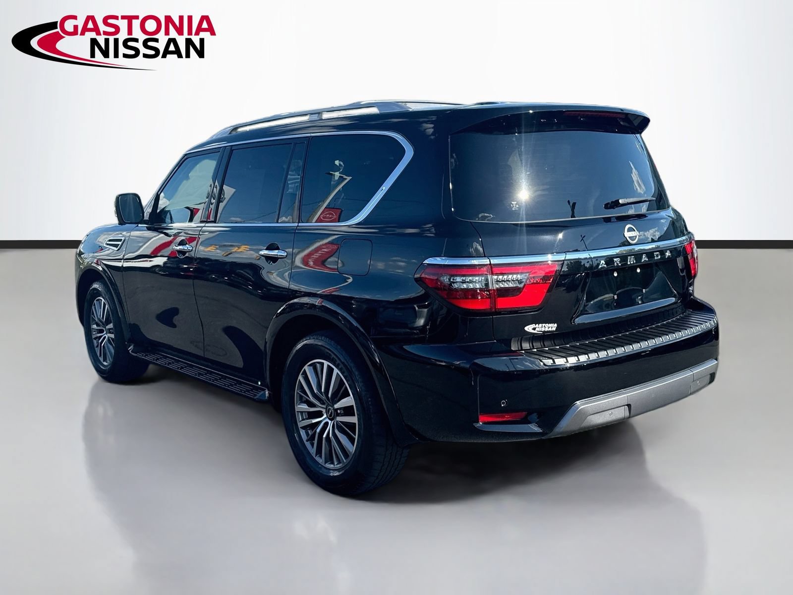 Used 2024 Nissan Armada SL w/ Captain's Chairs Package RWD image 6