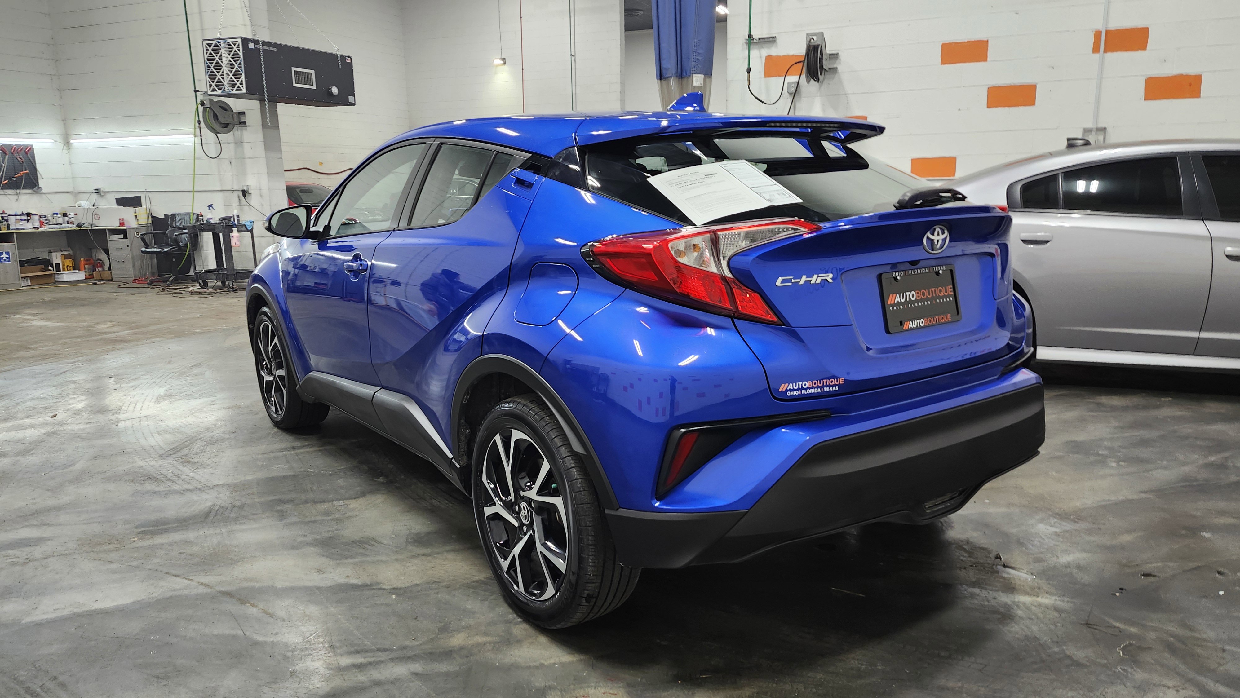 Used 2022 Toyota C-HR XLE image 12