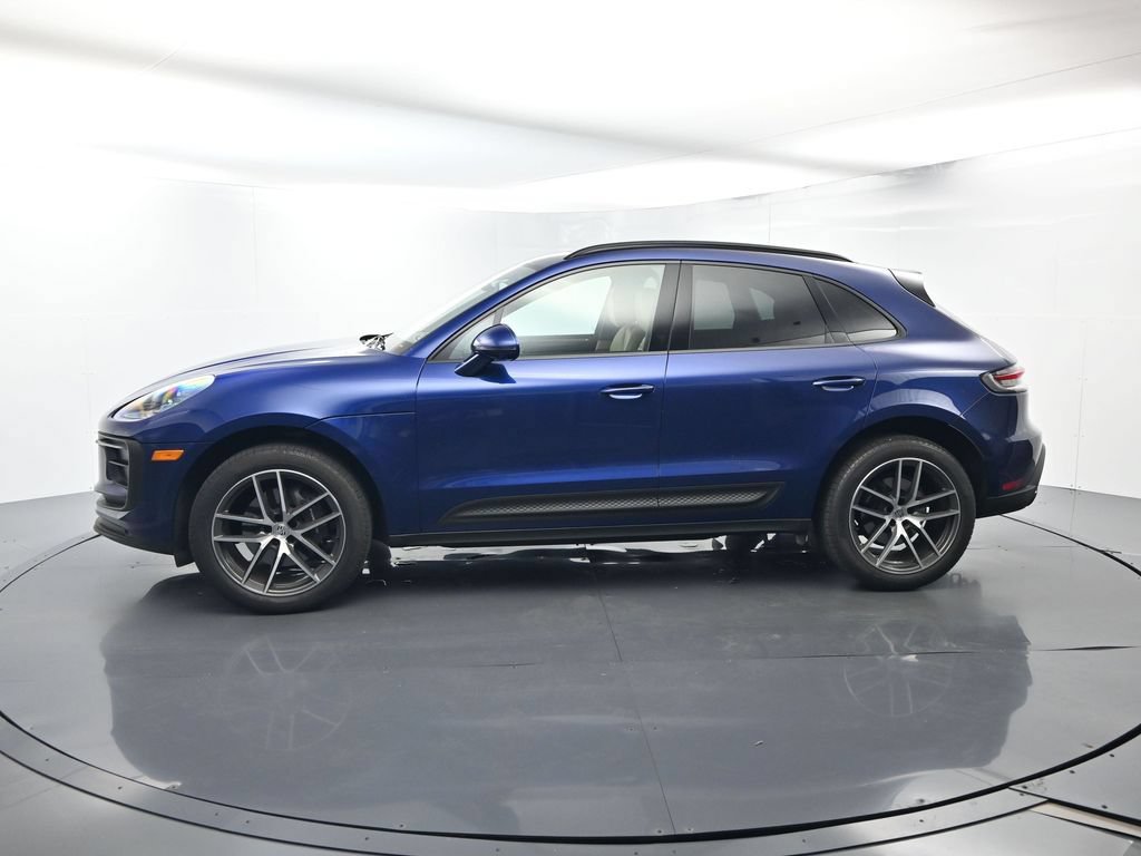 Certified 2025 Porsche Macan AWD/4WD image 2