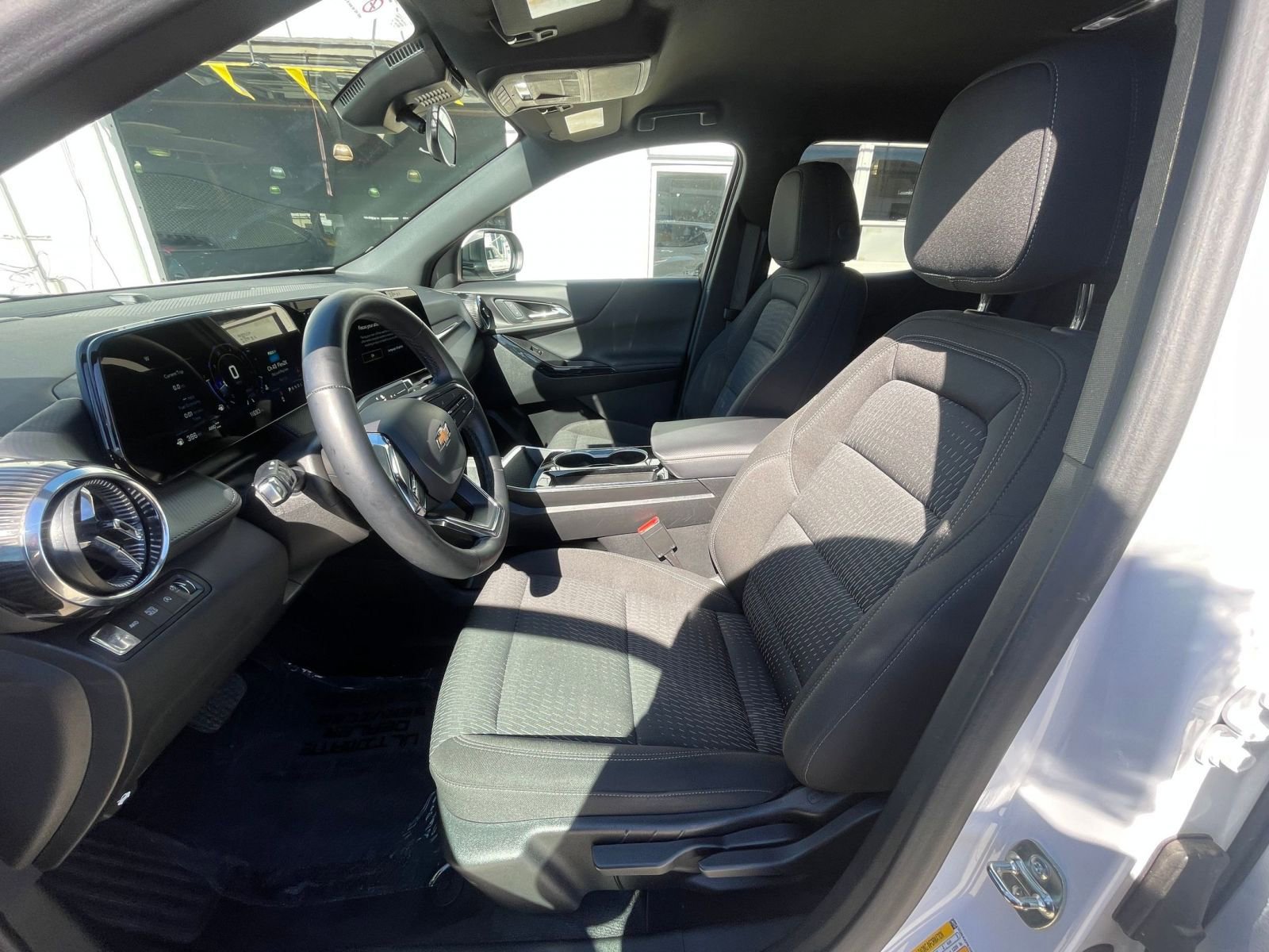 Used 2025 Chevrolet Equinox LT image 27