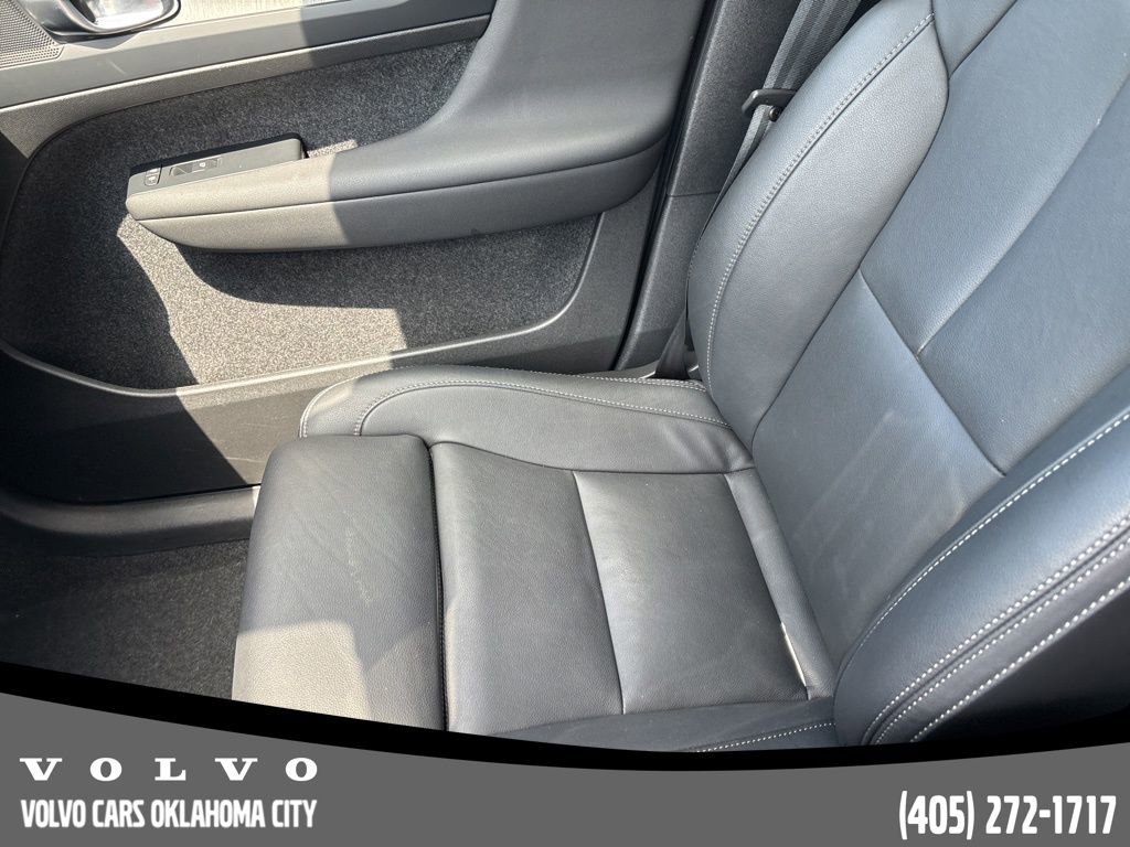 Used 2025 Volvo XC40 B5 Plus AWD/4WD image 10