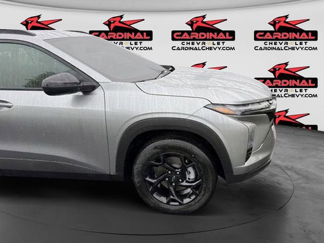 New 2026 Chevrolet Trax LT w/ Midnight Edition FWD image 2