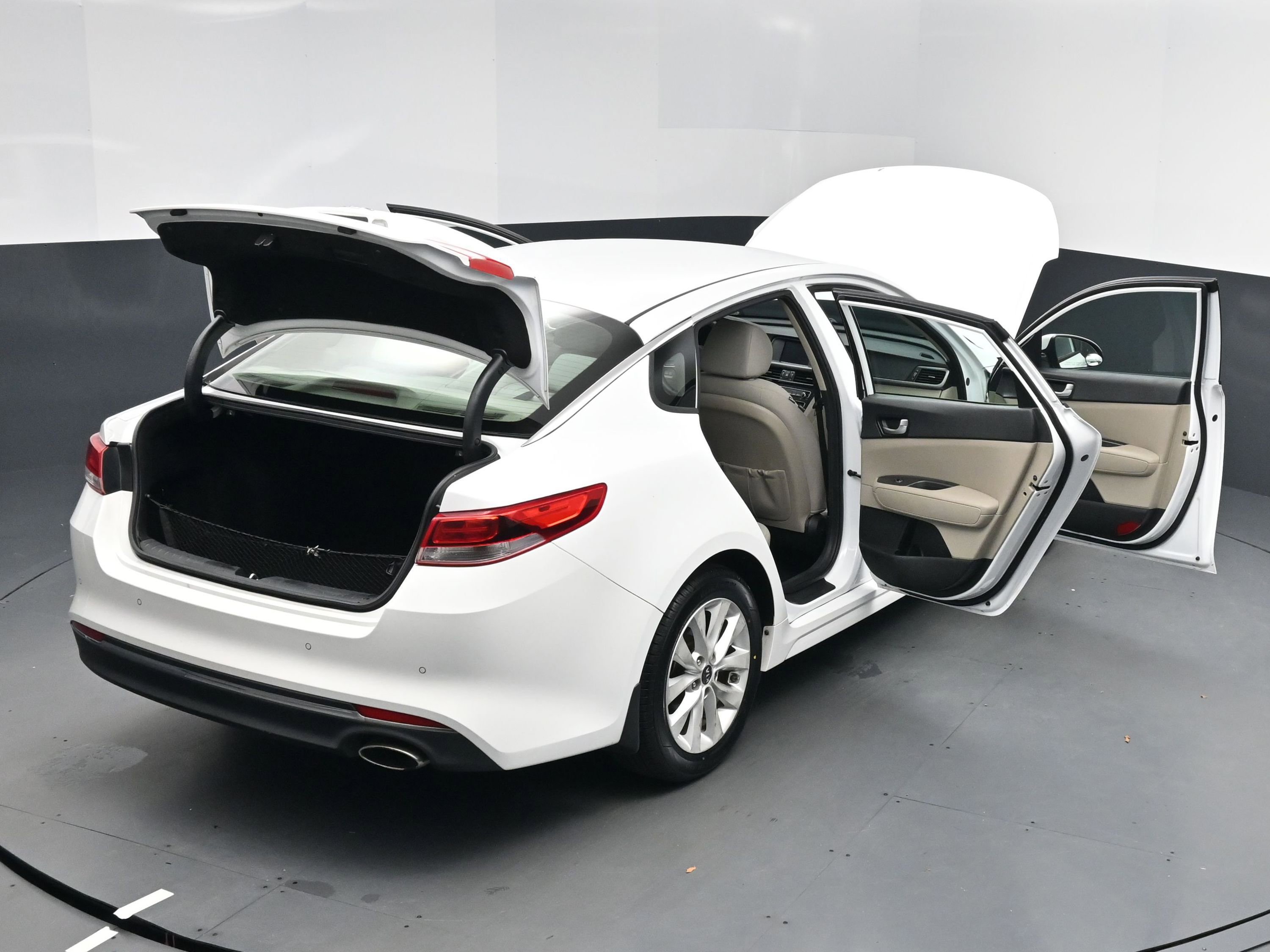 Used 2018 Kia Optima LX w/ 17" Alloy Wheels Package image 17