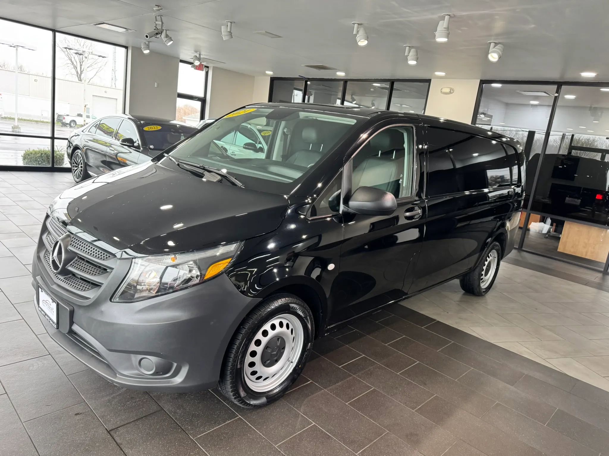Used 2021 Mercedes-Benz Metris image 2