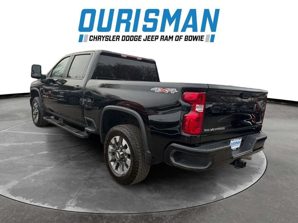 Used 2024 Chevrolet Silverado 2500 Custom w/ Custom Value Package image 4