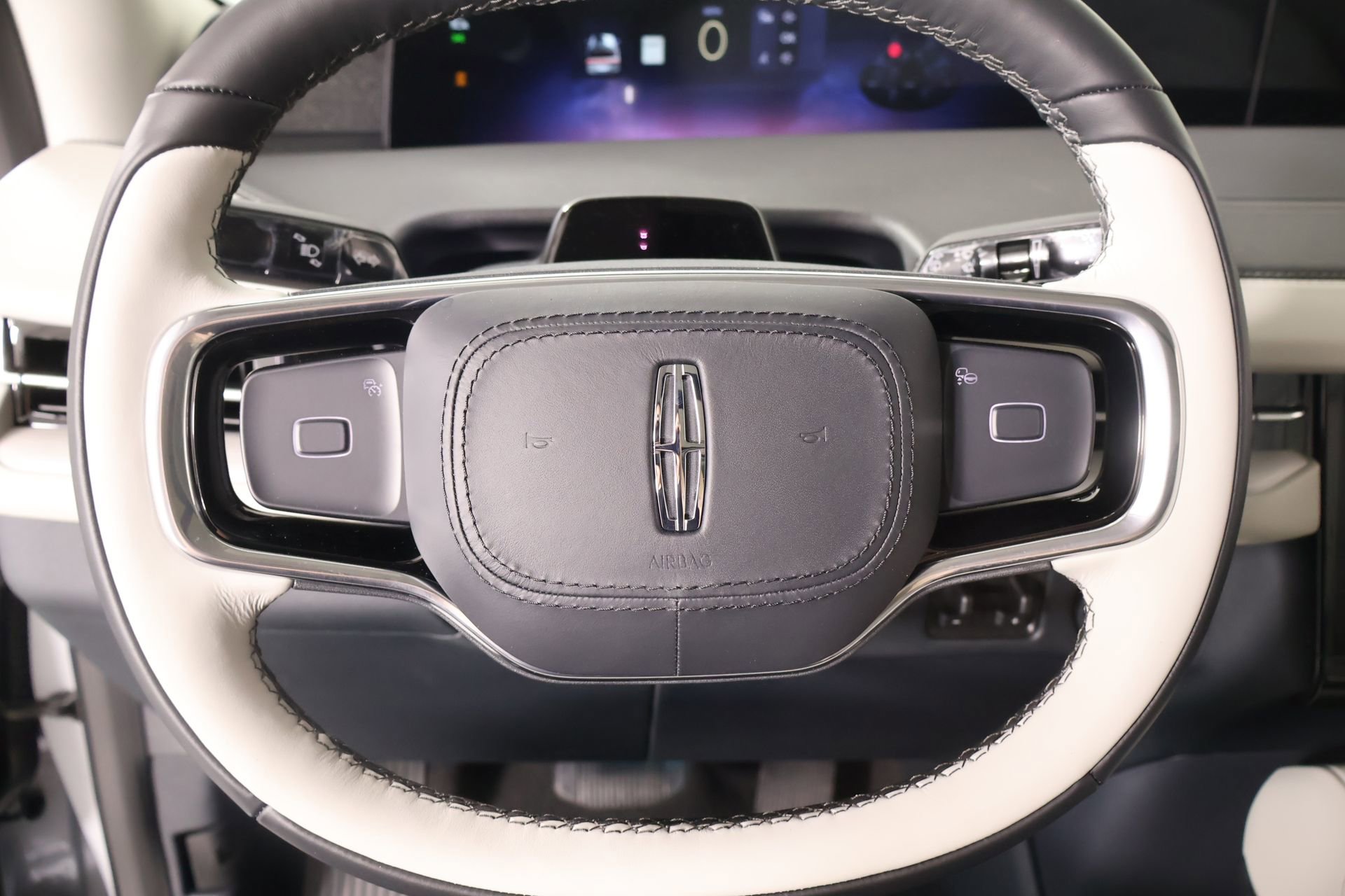 New 2026 Lincoln Navigator Reserve AWD/4WD image 3