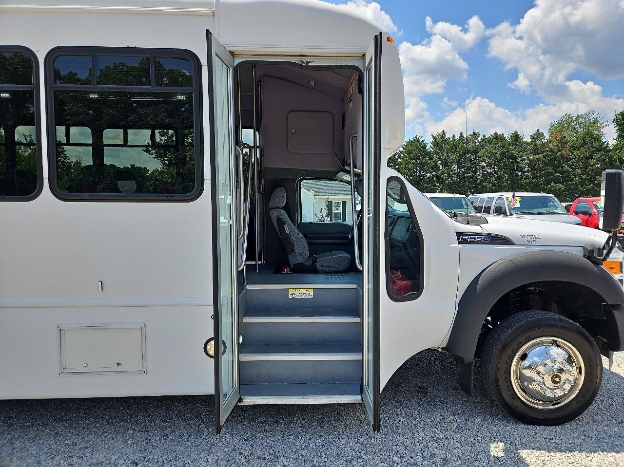Used 2016 Ford F550 Luxury RWD image 14