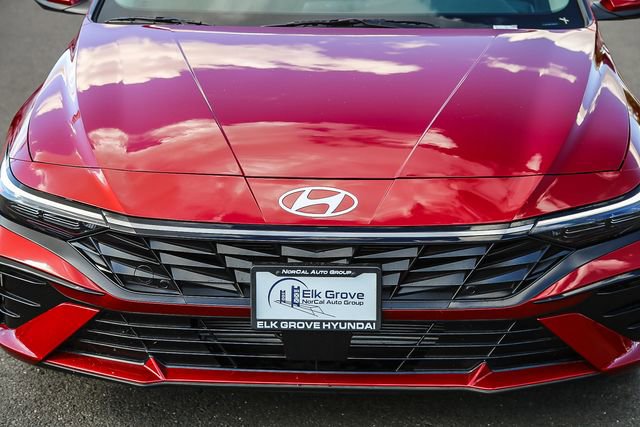 New 2025 Hyundai Elantra Limited FWD image 8