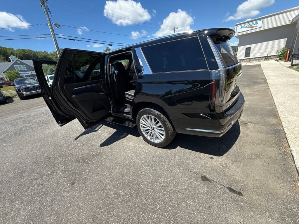 Used 2026 Cadillac Escalade Luxury AWD/4WD image 98