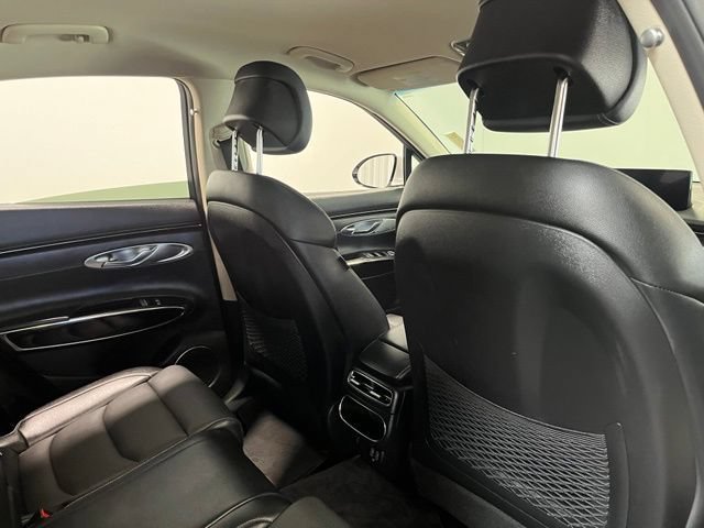 Used 2025 Genesis GV70 2.5T AWD/4WD image 15