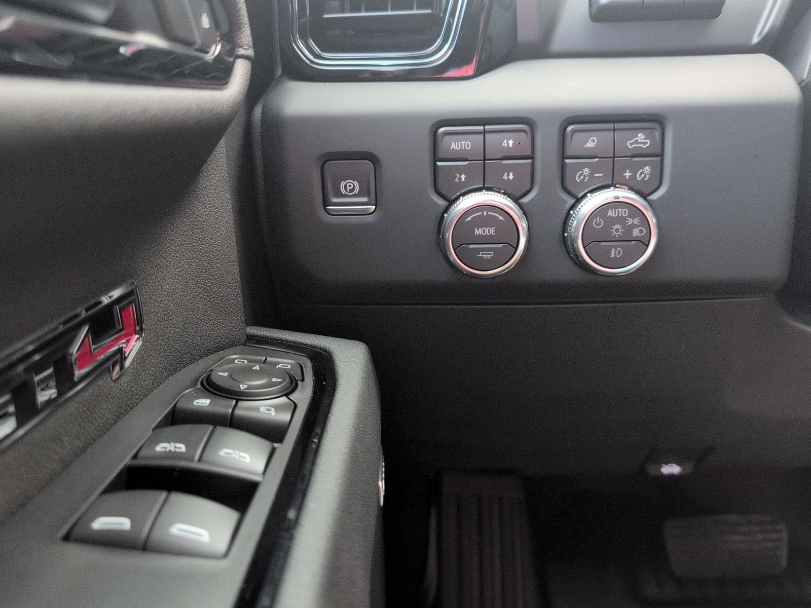 New 2026 GMC Sierra 1500 AT4 w/ Technology Package AWD/4WD image 16