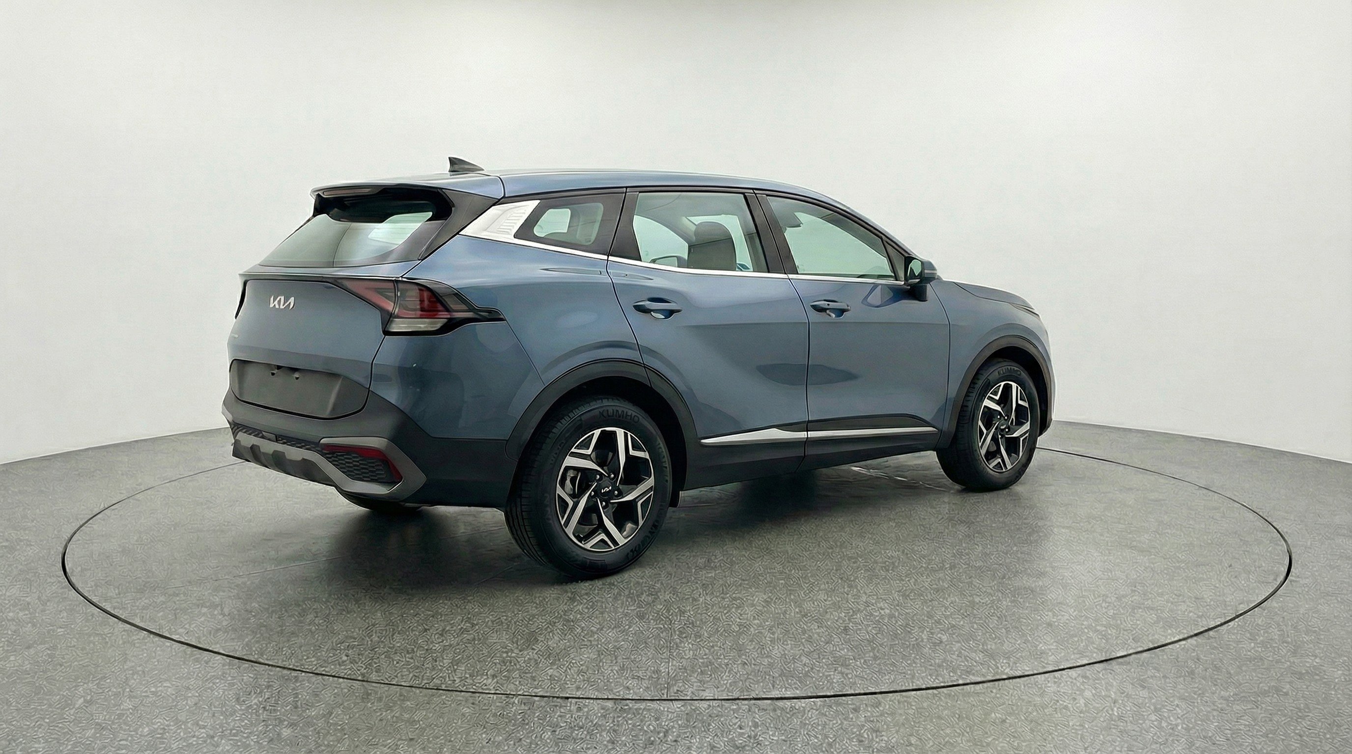 Used 2025 Kia Sportage LX image 9