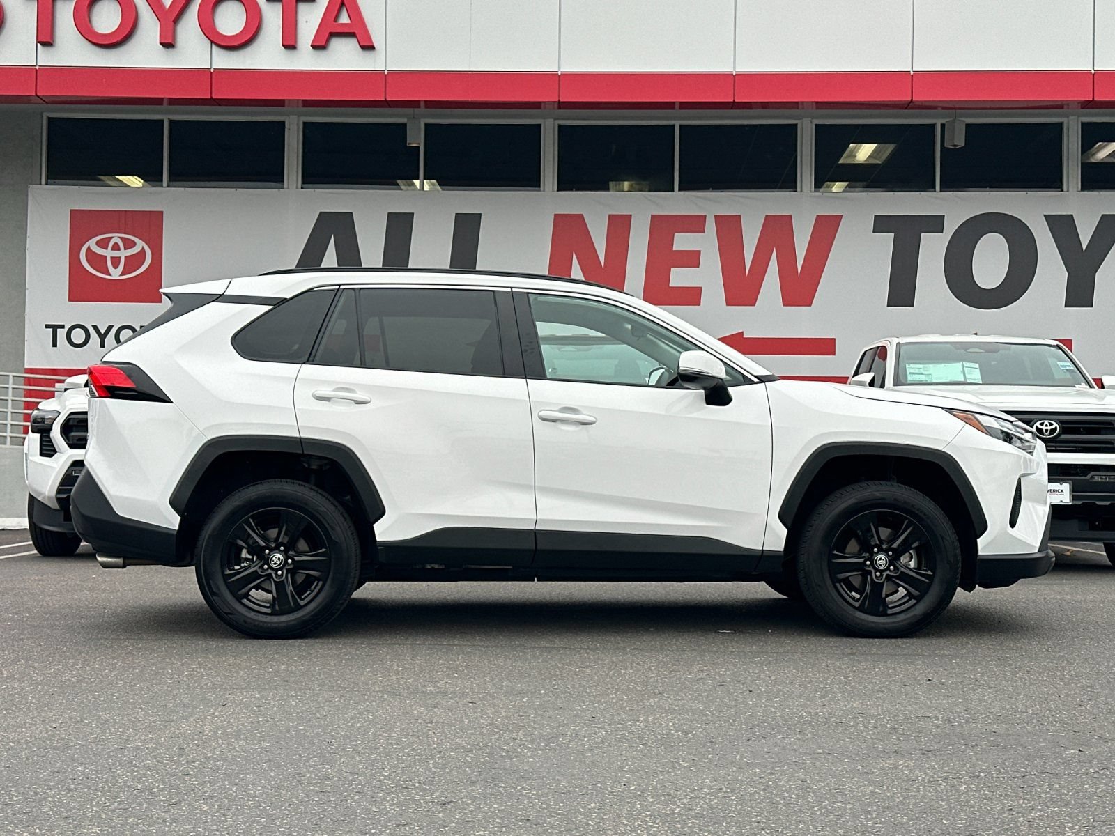 Used 2025 Toyota RAV4 XLE FWD image 6