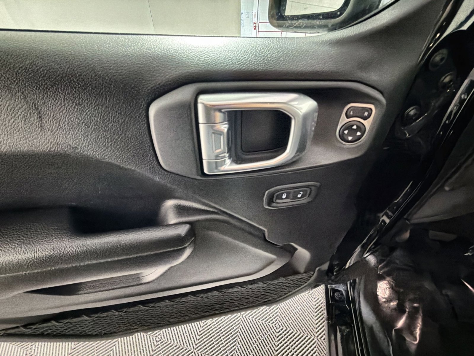 Used 2024 Jeep Wrangler Sport S image 15