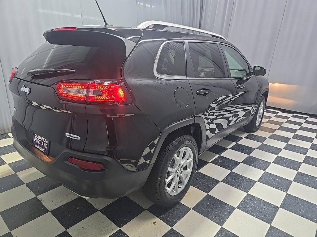 Used 2016 Jeep Cherokee Latitude w/ Cold Weather Group image 9