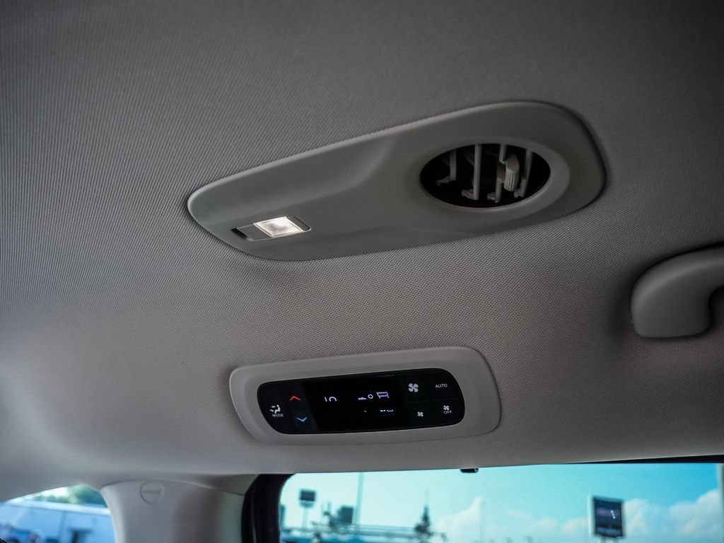 Used 2021 Chrysler Pacifica Touring-L FWD image 30