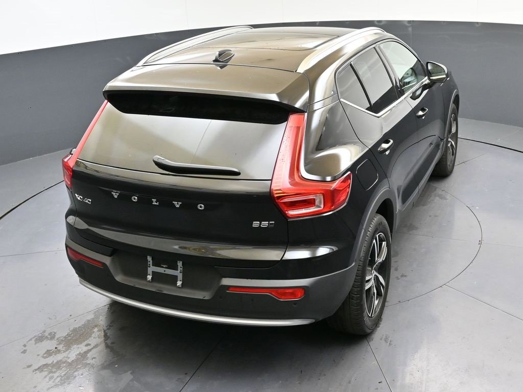Certified 2025 Volvo XC40 B5 Core image 40