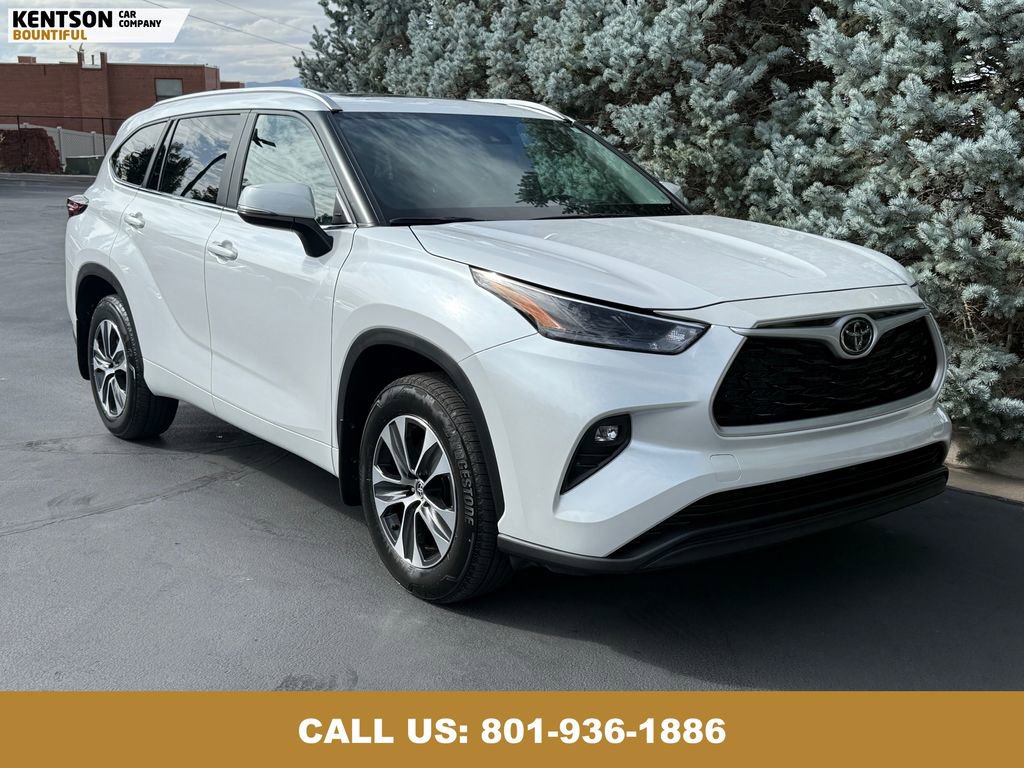 Used 2025 Toyota Highlander XLE image 12