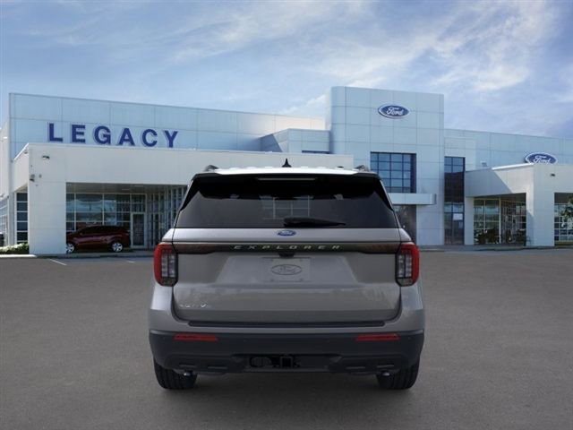 New 2026 Ford Explorer Active RWD image 5