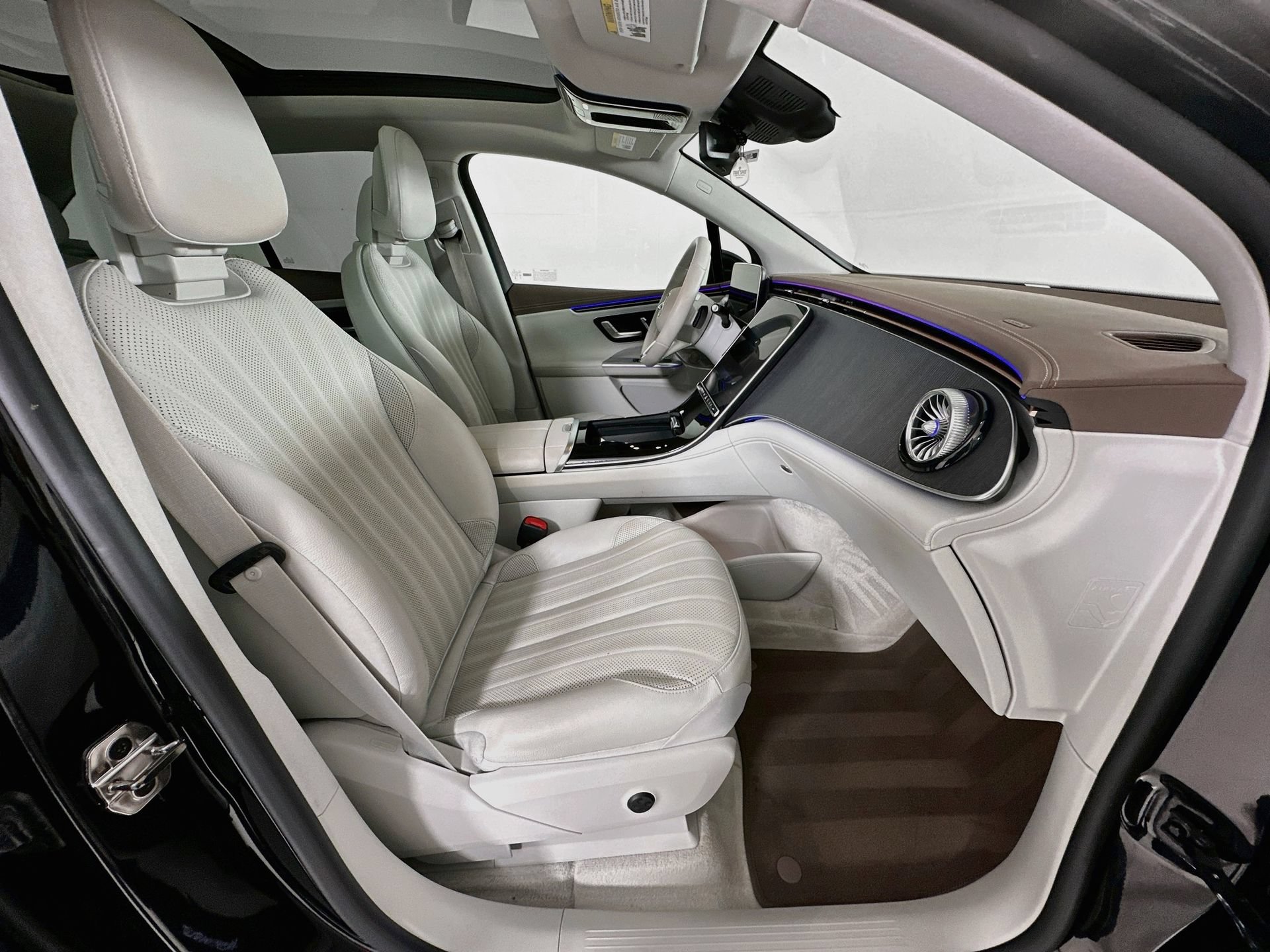 Certified 2023 Mercedes-Benz EQE 500 4MATIC SUV image 31