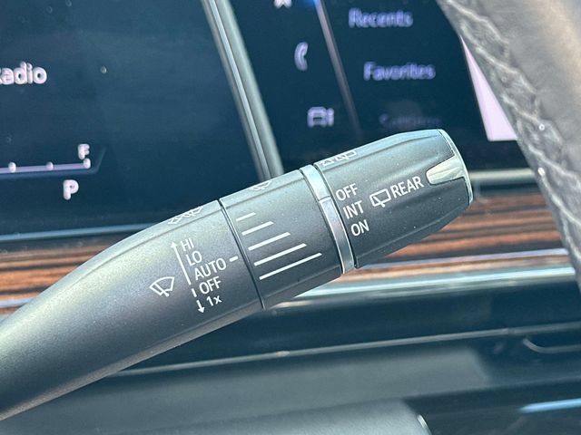 Used 2023 Cadillac Escalade Premium Luxury AWD/4WD image 10