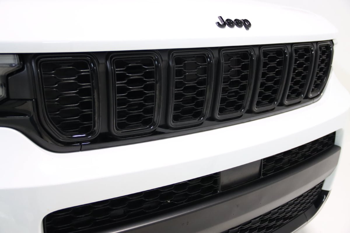 Used 2023 Jeep Grand Cherokee L Laredo AWD/4WD image 22