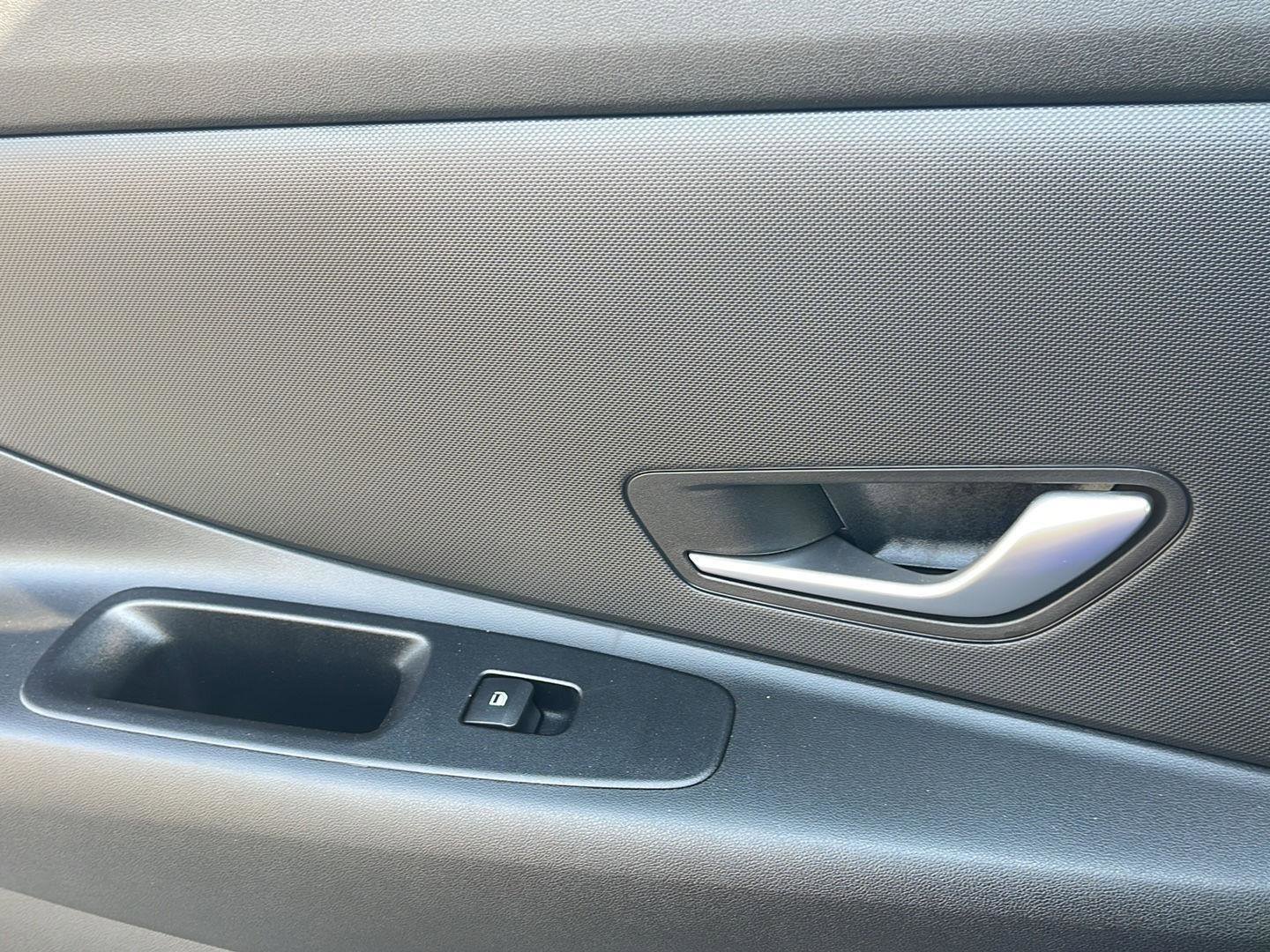 Certified 2024 Hyundai Elantra SEL FWD image 18