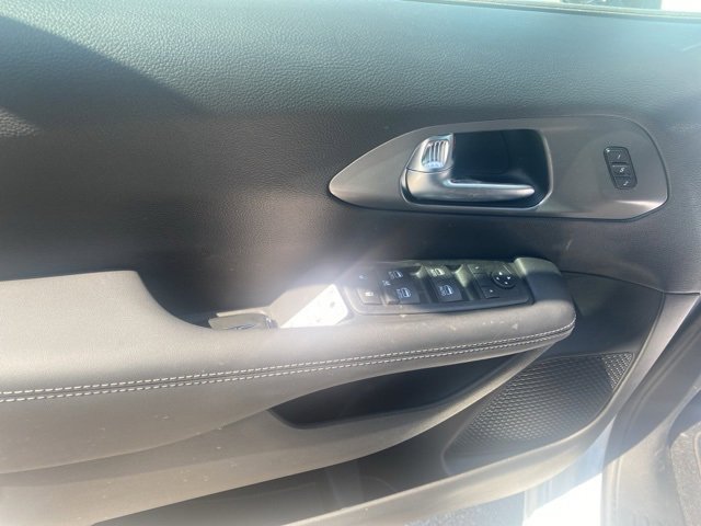 New 2026 Chrysler Pacifica Select image 16