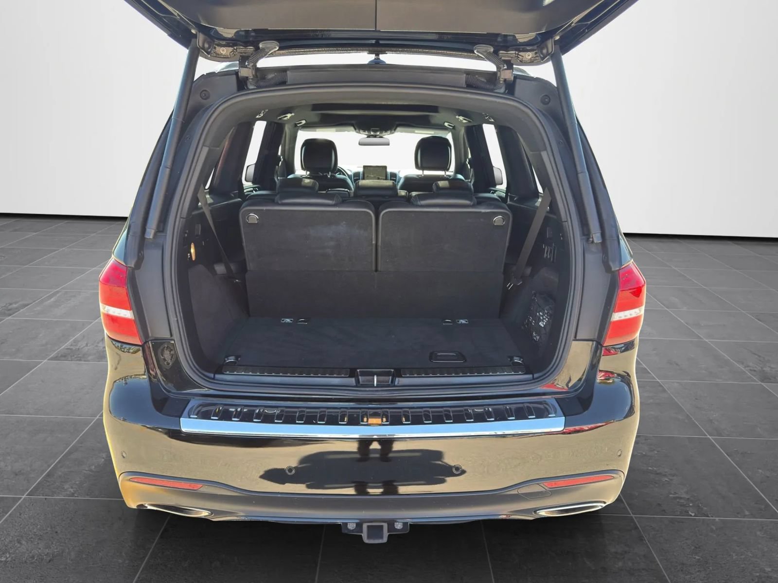 Used 2017 Mercedes-Benz GLS 550 4MATIC w/ Driver Assistance Package image 34