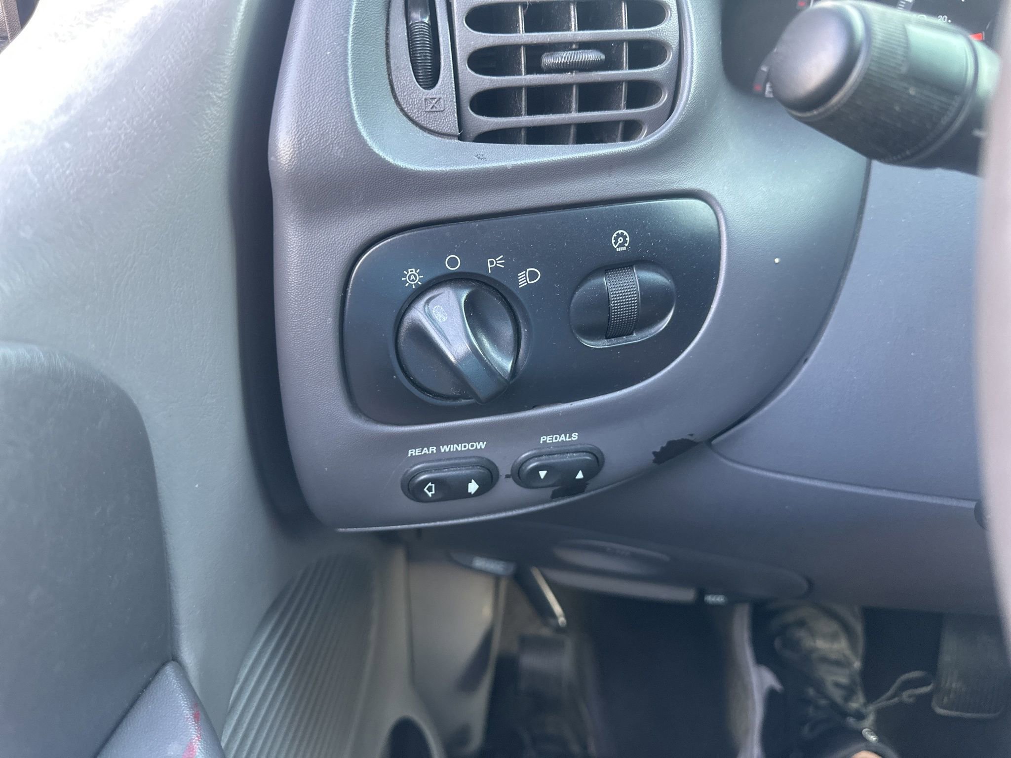 Used 2003 Ford F150 2WD SuperCrew image 25