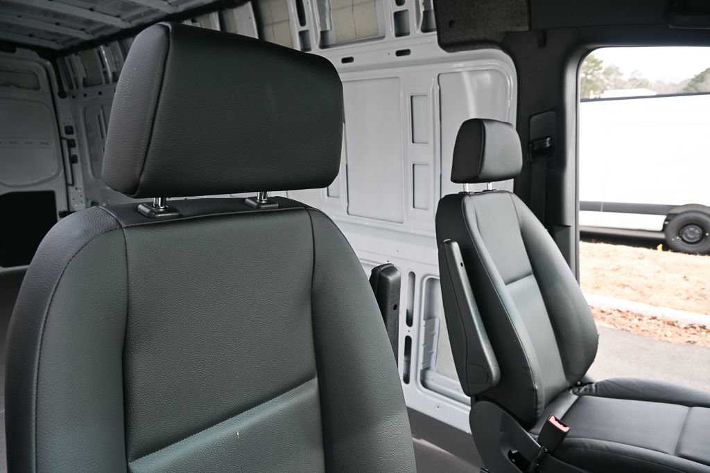 Used 2025 Mercedes-Benz Sprinter 2500 image 19