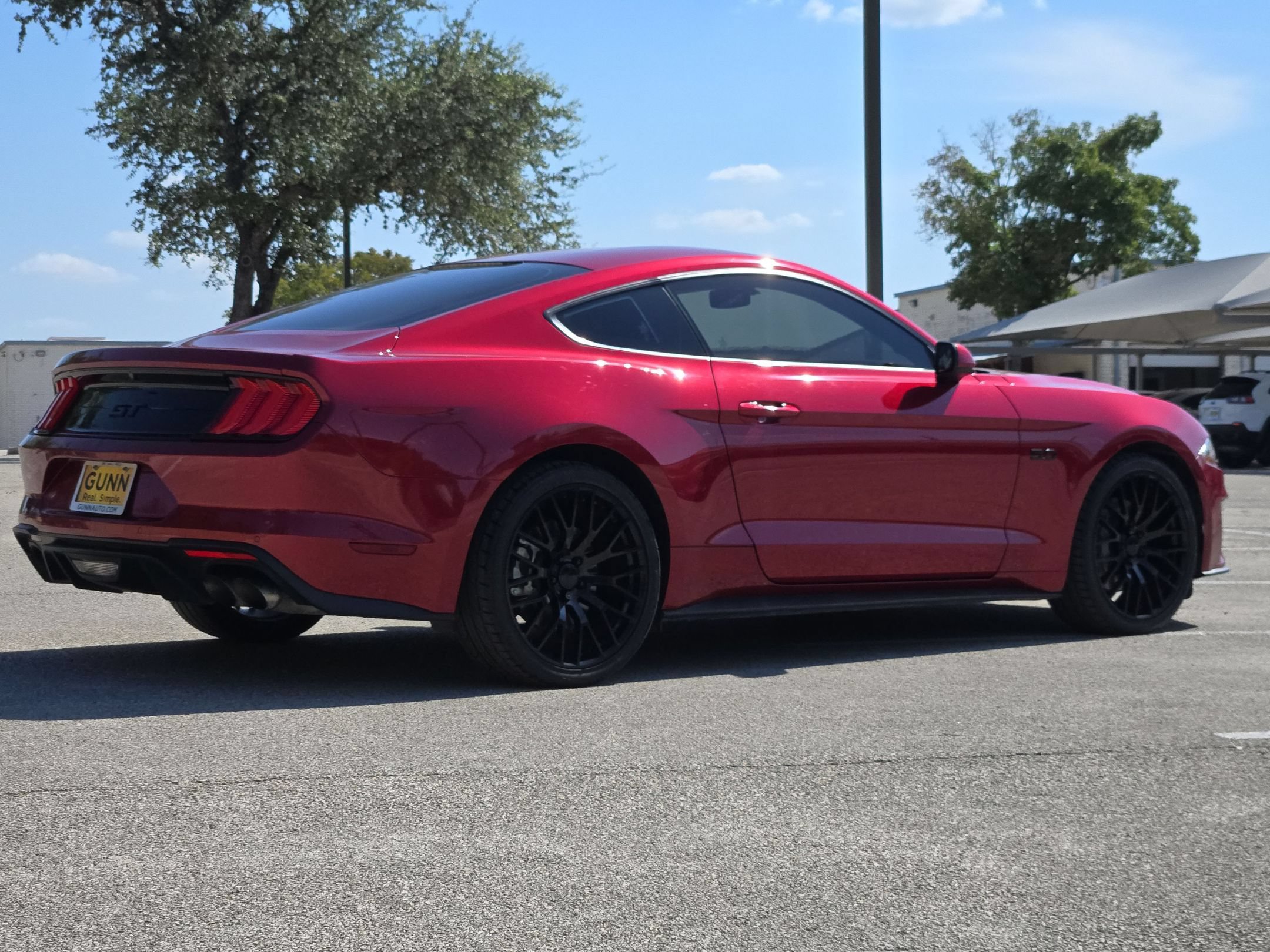 Used 2018 Ford Mustang GT RWD image 3