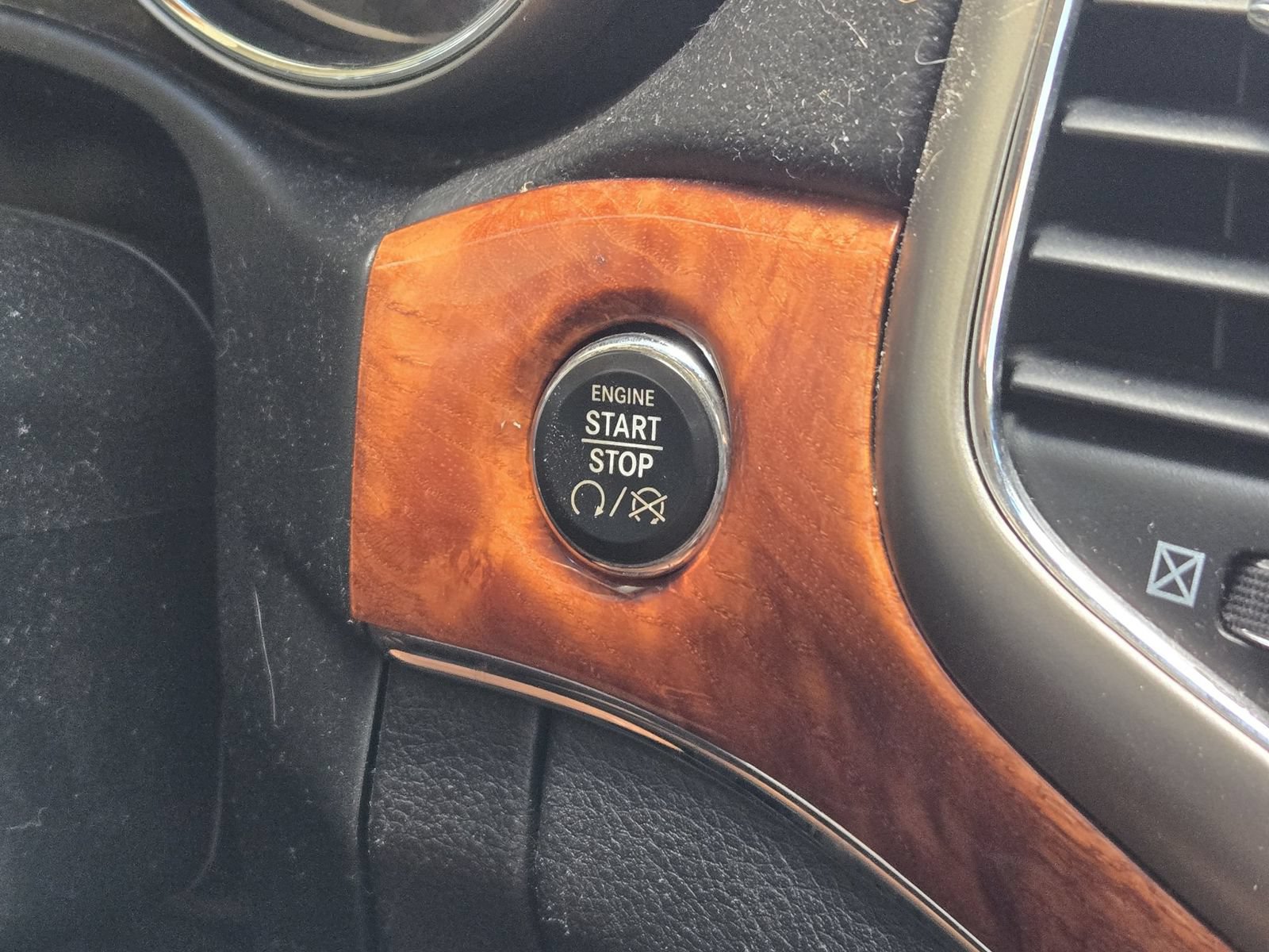Used 2012 Jeep Grand Cherokee Overland AWD/4WD image 20
