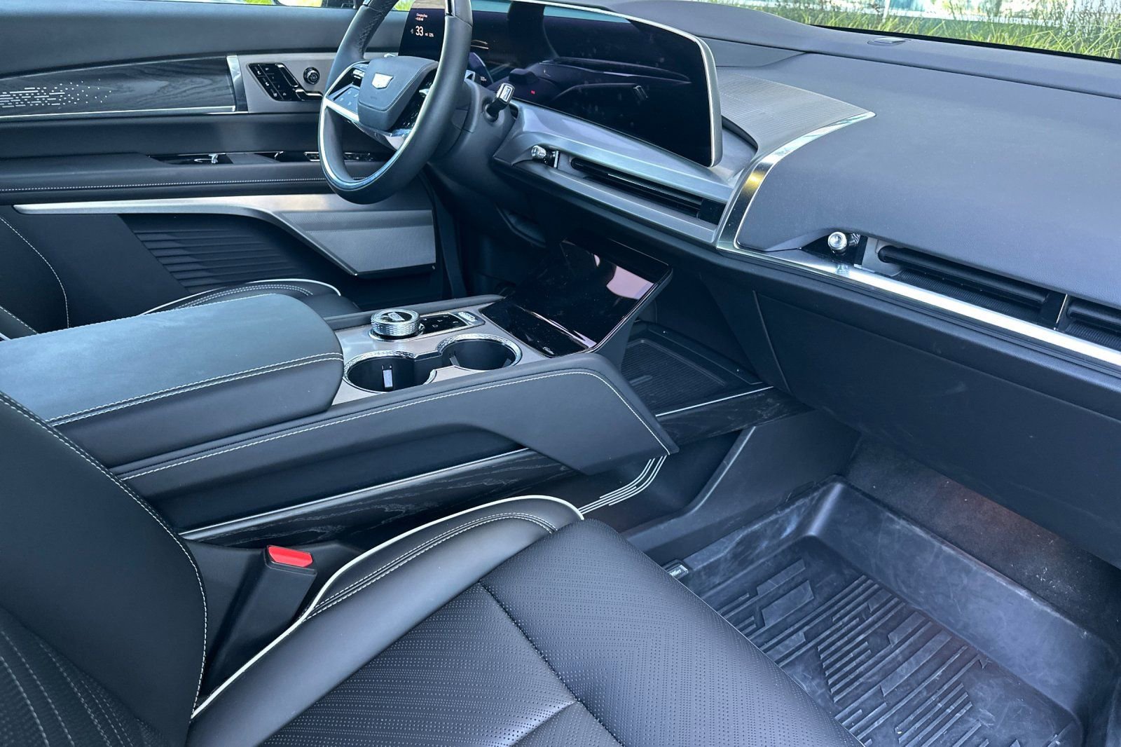Certified 2026 Cadillac Vistiq Platinum w/ LPO, Floor Liner Package AWD/4WD image 19